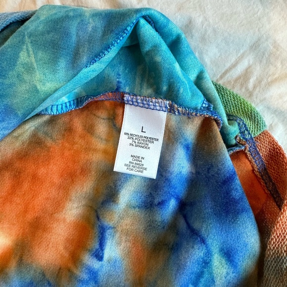 Womens Logo Lounge Tie Die Shirt.  Very Cozy with cute side pockets.  Never worn - Picture 7 of 13